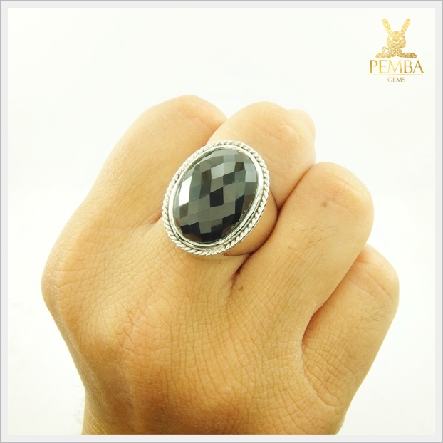 แหวนนิลแท้ เงินแท้925 ชุบทองคำขาว เสริมอำนาจบารมี เพิ่มความมั่นใจ