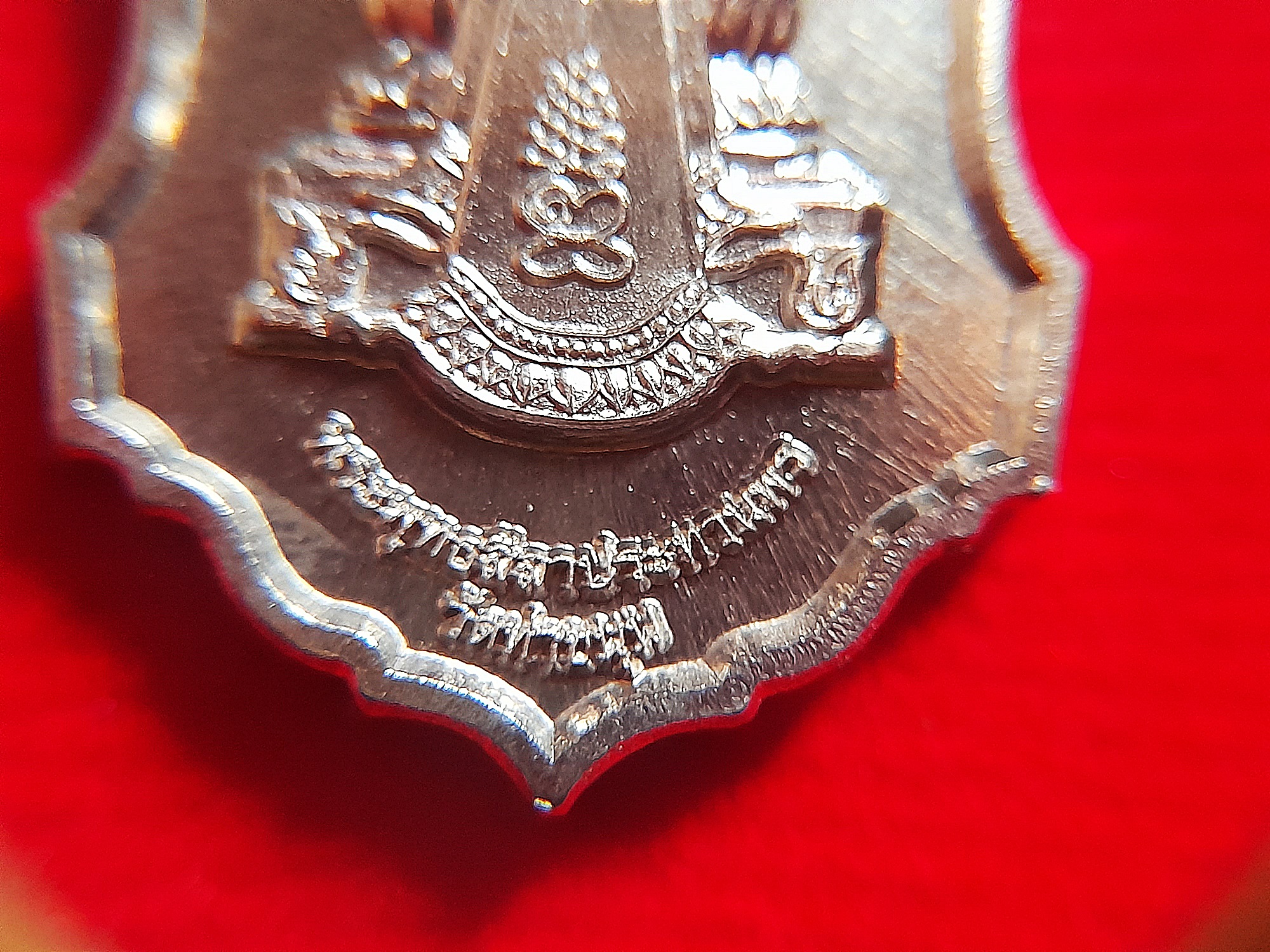 เหรียญพระพุทธเจ้าปางลีลาประทานพร หลัง พระพุทธเจ้าปางห้ามสมุทร (ของขวัญปีใหม่ ปี59) เนื้อชินตะกั่ว(รับพลังงานรองจากทองคำ) ปี2559 #รับประกันแท้ - หลวงพ่อเล็ก วัดท่าขนุน