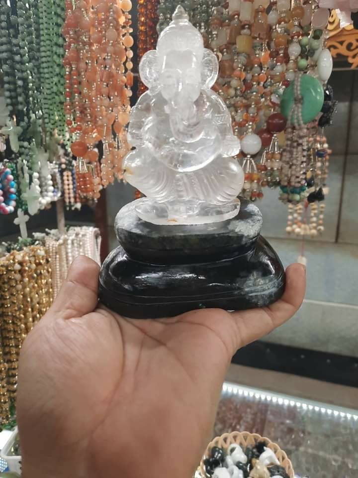 พระพิฆเนศ แกะสลักจากเนื้อแก้วโป่งข่ามฐานหินหยก (สูง 5-6 นิ้ว)