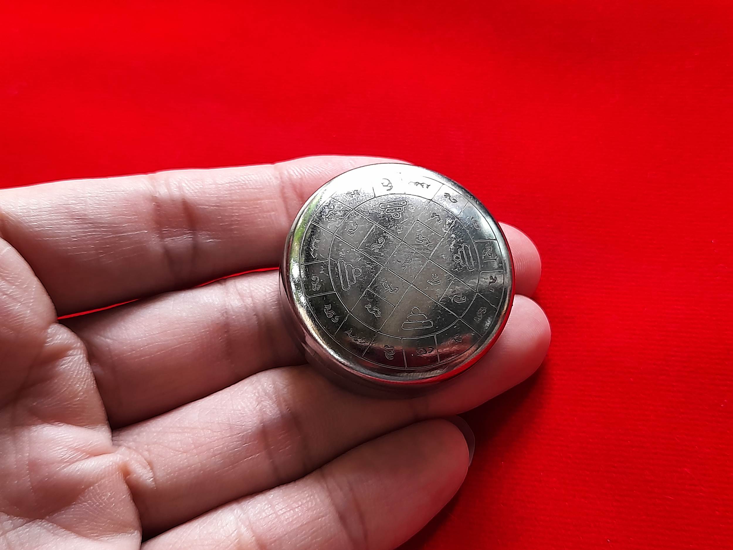 สีผึ้ง สุกิตติมา(ในตลับมียันต์นางแย้ม) (ค้าขาย เรียกลูกค้า โชคลาภ เมตตา) #รับประกันแท้ - หลวงพ่อพิมพ์ (ศิษย์ หลวงพ่อหน่าย วัดบ้านแจ้ง)