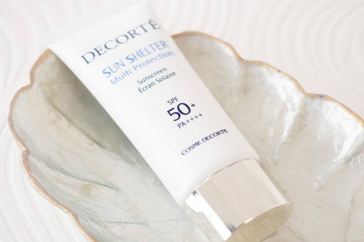 (อันดับ1 Cosme2017, ขนาด35g) Cosme Decorte Sunshelter Multi Protection Sunscreen SPF50+ PA++++ กันแดดเนื้อบางเบา พิเศษย่ิ่งกว่าที่กันฝุ่นได้ และยังลดความเครียดในผิวที่จะทำให้ผิวดูหมอง ดูสุขภาพไม่ดีได้ด้วย