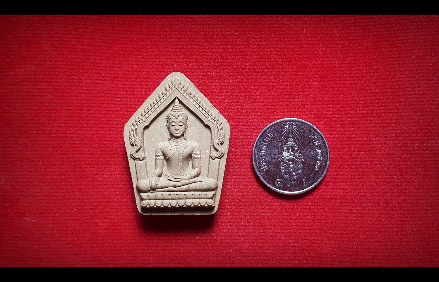 พระขุนแผนเกราะเพรช เนื้อผง(หลังยันต์เกราะเพชร) ฝั่ง ตะกรุดตะกรุดหัวใจขุนแผน ตะกรุดเนื้อทองคำแท้ ปี2559 - หลวงพ่อเล็ก วัดท่าขนุน