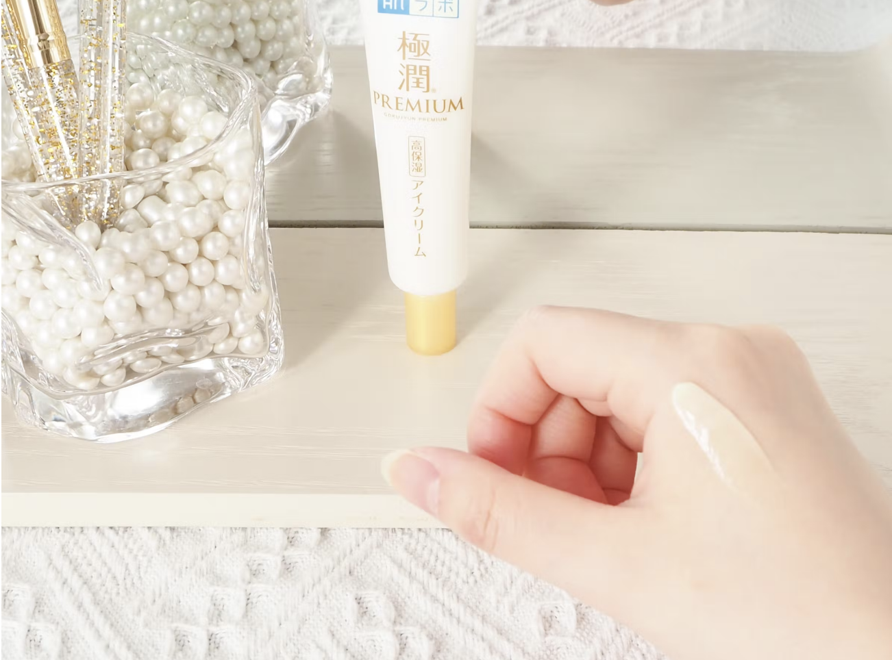 Hada Labo Gokujyun Premium Hyaluronic Eye Cream 20g ใหม่ล่าสุด อายครีม พรีเมี่ยม จากฮาดะลาโบะ ให้ความชุ่มชื้นได้ยาวนานตลอดวัน พร้อมลดเลือนริ้วรอยแห่งวัยรอบดวงตา