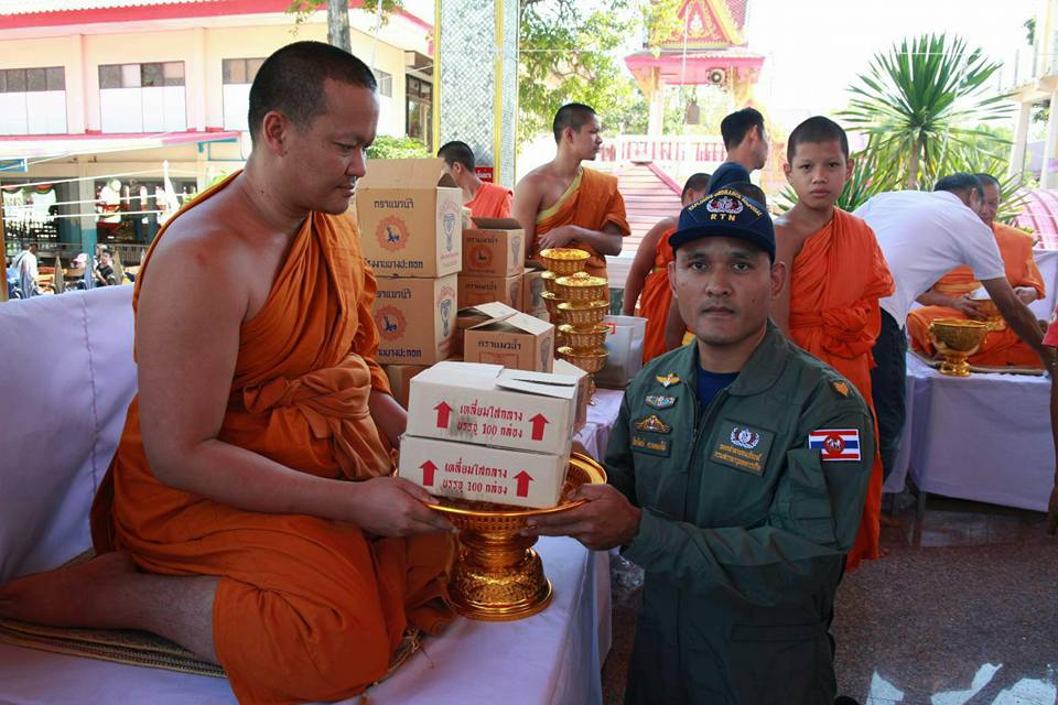 พระสมเด็จหลวงพ่อโตในวิหาร เนื้อผงชนวนมวลสารเก่าหลวงพ่อกวย รุ่นแรงครู ปี2560 หลวงพ่อกวย วัดโฆสิตาราม(วัดบ้านแค) จ.ชัยนาท ปี2563 - (ขนาด 5x7นิ้ว จีวรส้ม ด้านหน้ายันต์ครู ยันต์นะปัดตลอด ด้านหลังยันต์มงกุฎพระพุทธเจ้าหนุนดวง) ปี2563 #ปลุกเสกที่วัดโฆสิตาราม #รั
