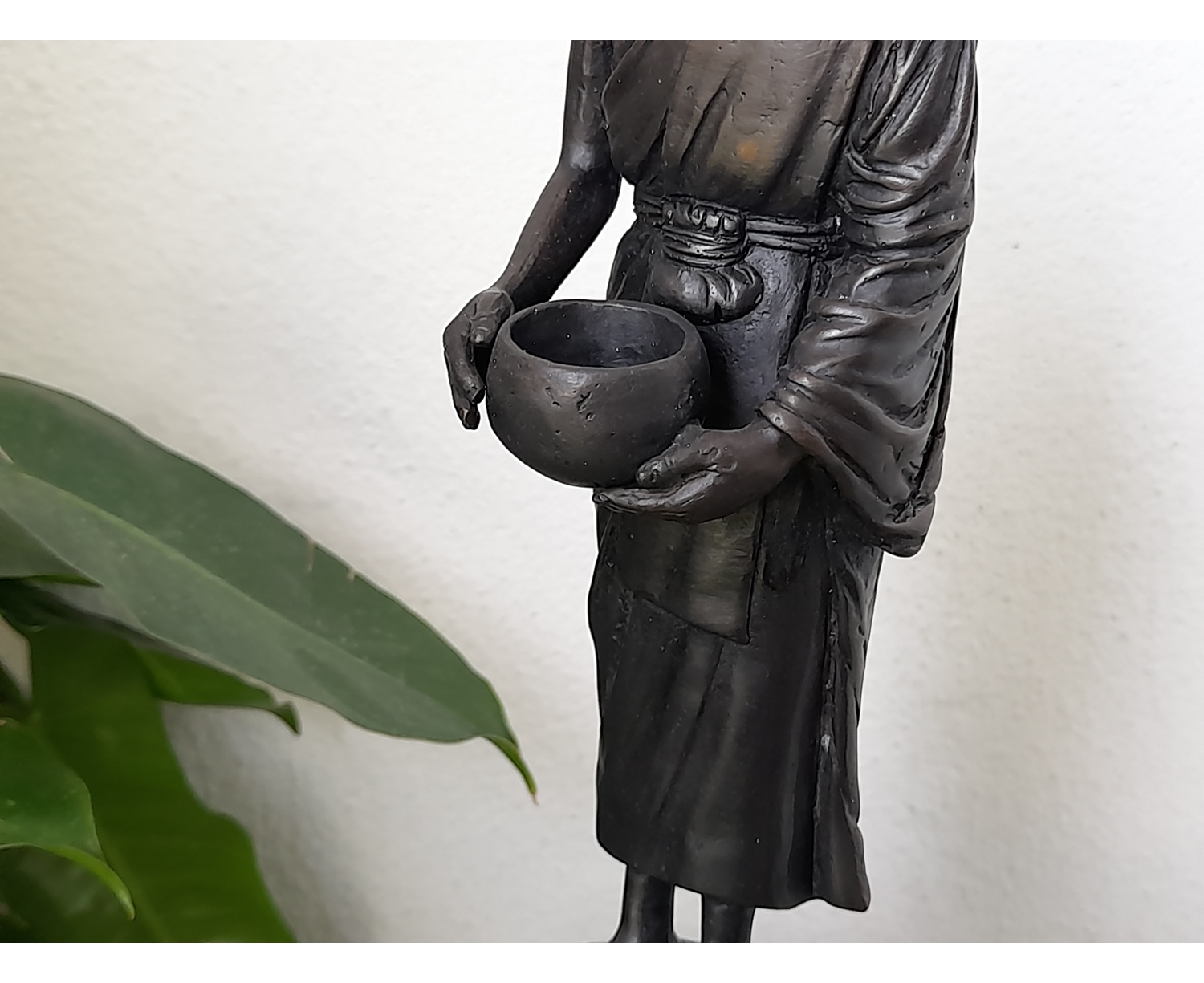 รูปหล่อ หลวงพ่อกวย วัดโฆสิตาราม(วัดบ้านแค) อุ้มบาตร ถือบาตร(มหาลาภ) (ขนาดบูชาสูง 9นิ้ว) เนื้อทองเหลืองโลหะ ฐานบรรจุมวลสารเก่าหลวงพ่อกวย ปี2561 งานกฐิน - #สร้างและปลุกเสกจากวัดโฆสิตาราม #รับประกันแท้