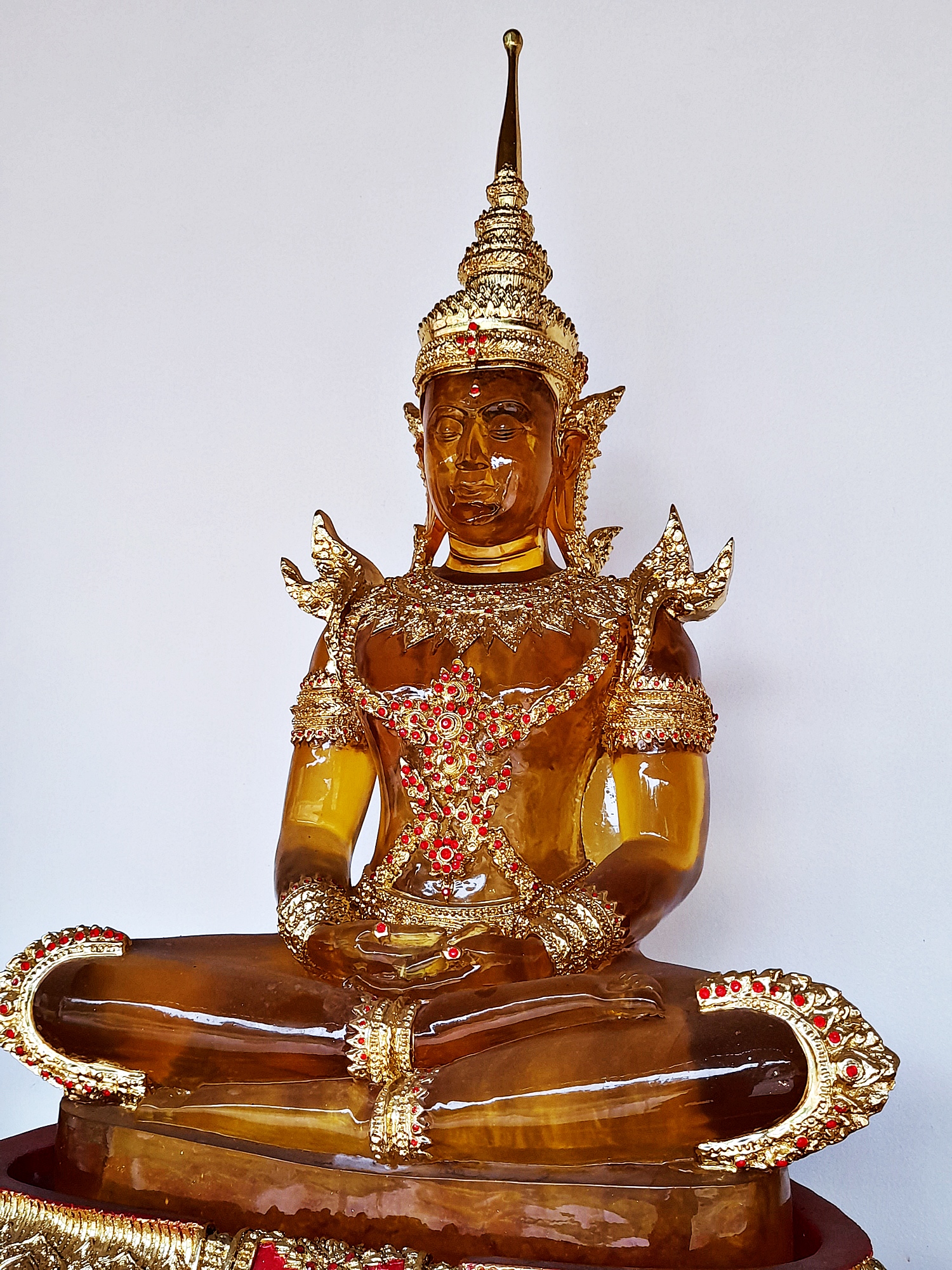 พระแก้วมรกต ปางพระจักรพรรดิ์ สีประจำวันเกิด7สี (ขนาดใหญ่) - (สีแดง สีเหลือง สีชมพู สีเขียว สีส้ม สีฟ้า สีม่วง)