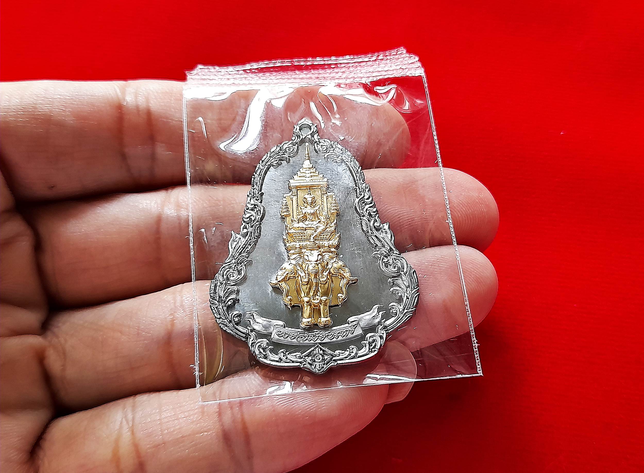 เหรีญพรอัมรินทร์ (พระอินทร์ ประทับ ช้างเอราวัณ) หลัง ครุฑ และ เทพศาสตราอาวุธ เนื้อตะกั่ว หน้ากากทองฝาบาตร ปี2565 #รับประกันแท้ - พระอาจารย์ชลเทพ(พระอาจารย์เอราวัณ)