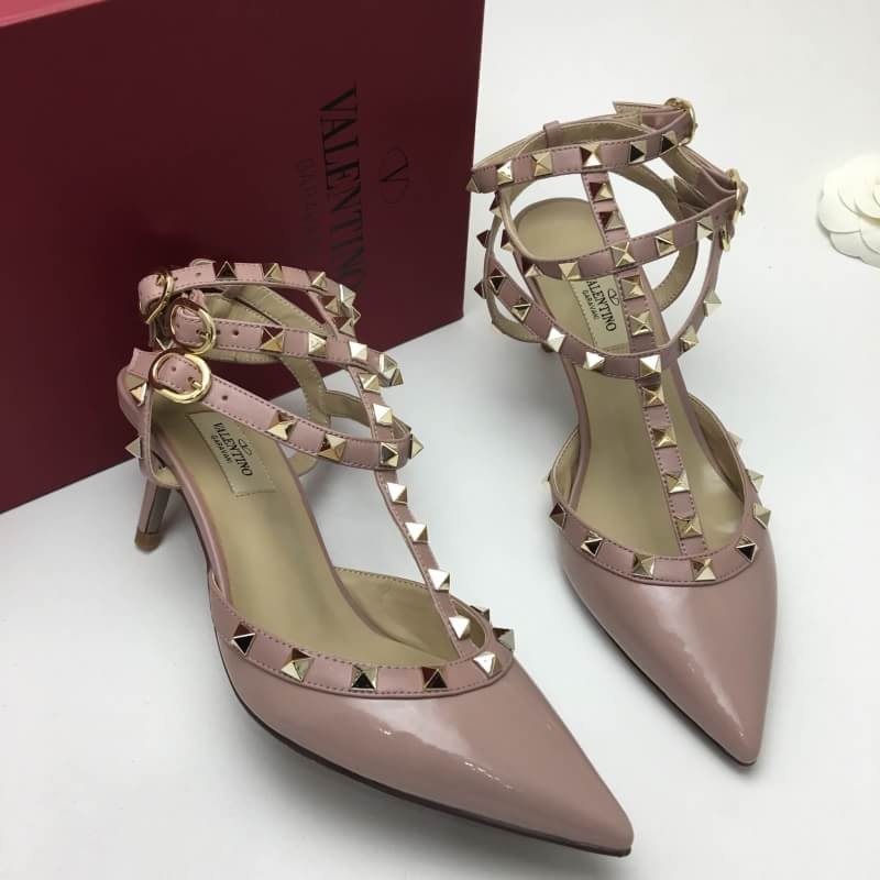 พร้อมส่ง รองเท้า valen rockstud ankle strap รุ่นใหม่ รัด 3 ข้อ สีชมพูเงา สอบถามไซส์ได้ค่ะสต็อคของเปลี่ยนตลอด