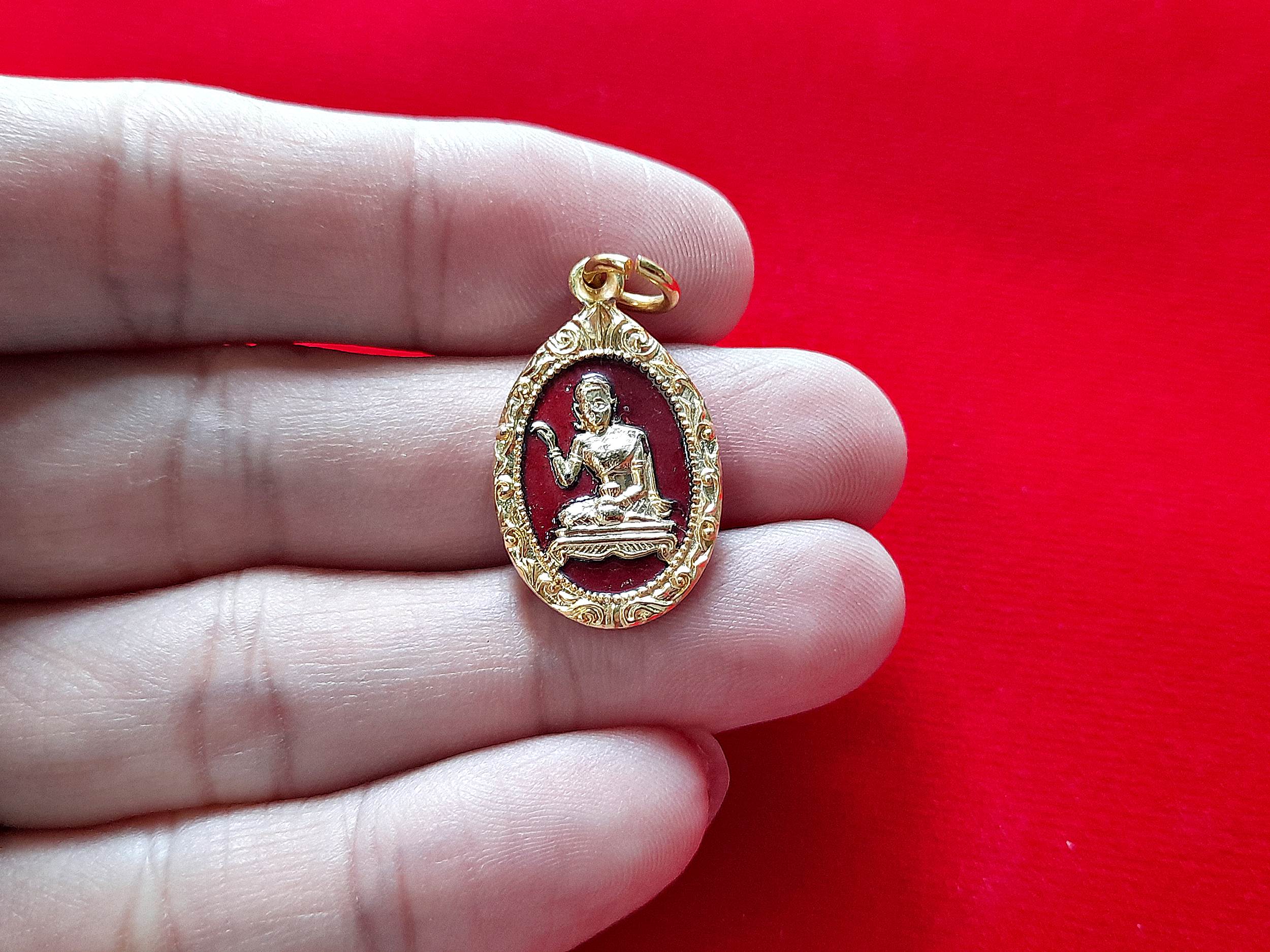 เหรียญแม่นางกวัก หลัง นกสาริกา เนื้อกระไหล่ทองลงยาแดง #รับประกันแท้และทัน - พระครูณรงค์ วัดดอน(ยานนาวา)