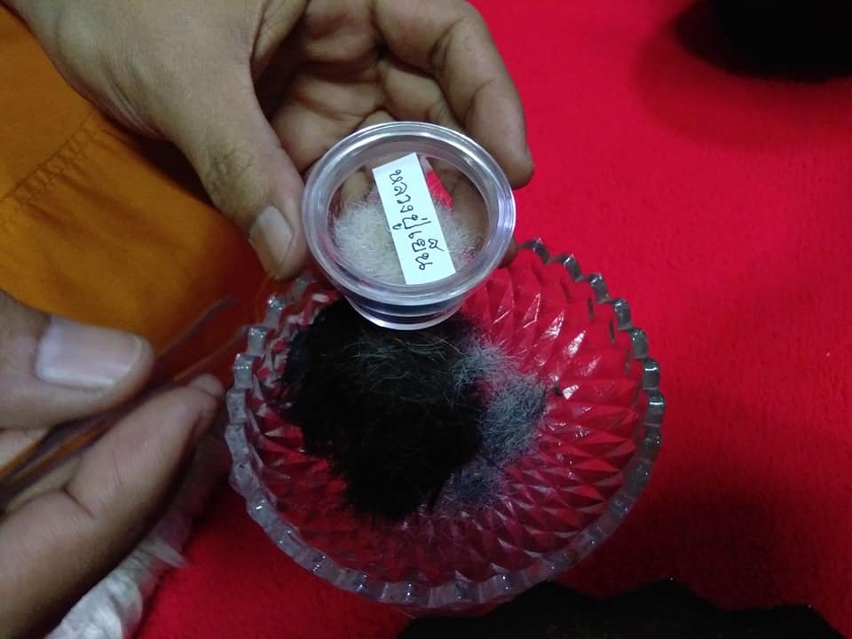 พระกริ่ง จักรพรรดิ์ มนต์พระกาฬ เนื้อสัตตโลหะ ปี2562 (ใต้ฐานบรรจุเส้นเกศา หลวงพ่อกวย วัดโฆสิตาราม ,หลวงพ่อเย็น วัดสระเปรียญ หลวงพ่อปรง วัดธรรมเจดีย์)