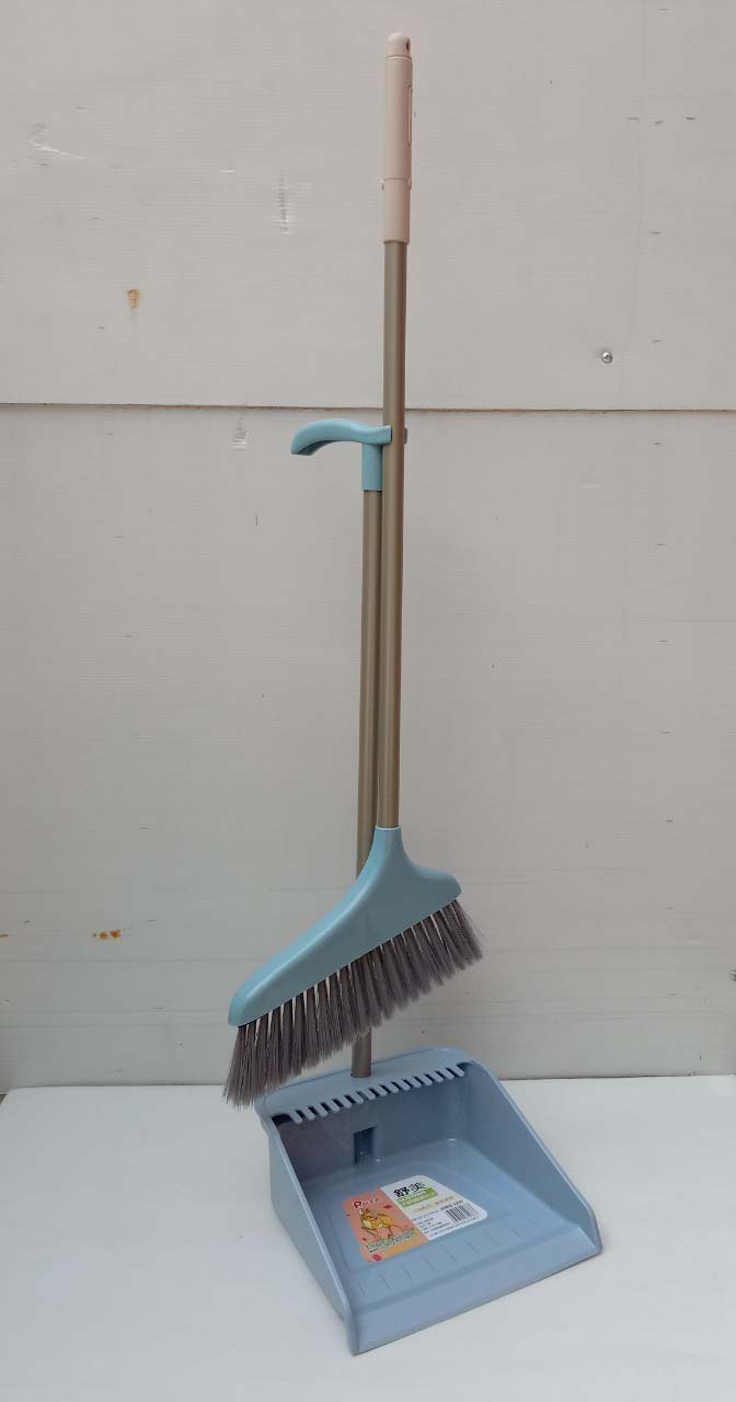 ไม้กวาดพื้นพลาสติก พร้อมที่โกยผง