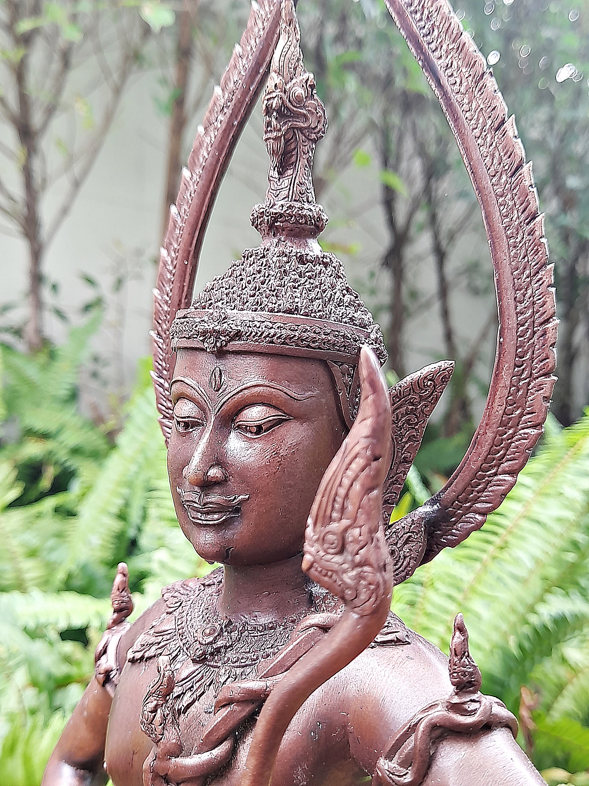 รูปหล่อ ท้าววิรูปักษ์ (อาวุธประจำกาย คันศรพญานาค+สังวารพญานาค ) ยืนประทับพญานาค (ผู้ปกครองและเป็นใหญ่ในเหล่าพญานาค มีบริวารเป็นเหล่าพญานาค) - (เทวดาระดับสูงชั้นจาตุมหาราชิกา มีตำแหน่งเป็น1ใน4 ของท้าวมหาราช) เนื้อทองเหลือง ผิวน้ำตาลเข้ม (ขนาดใหญ่ตั้งบูชา ส