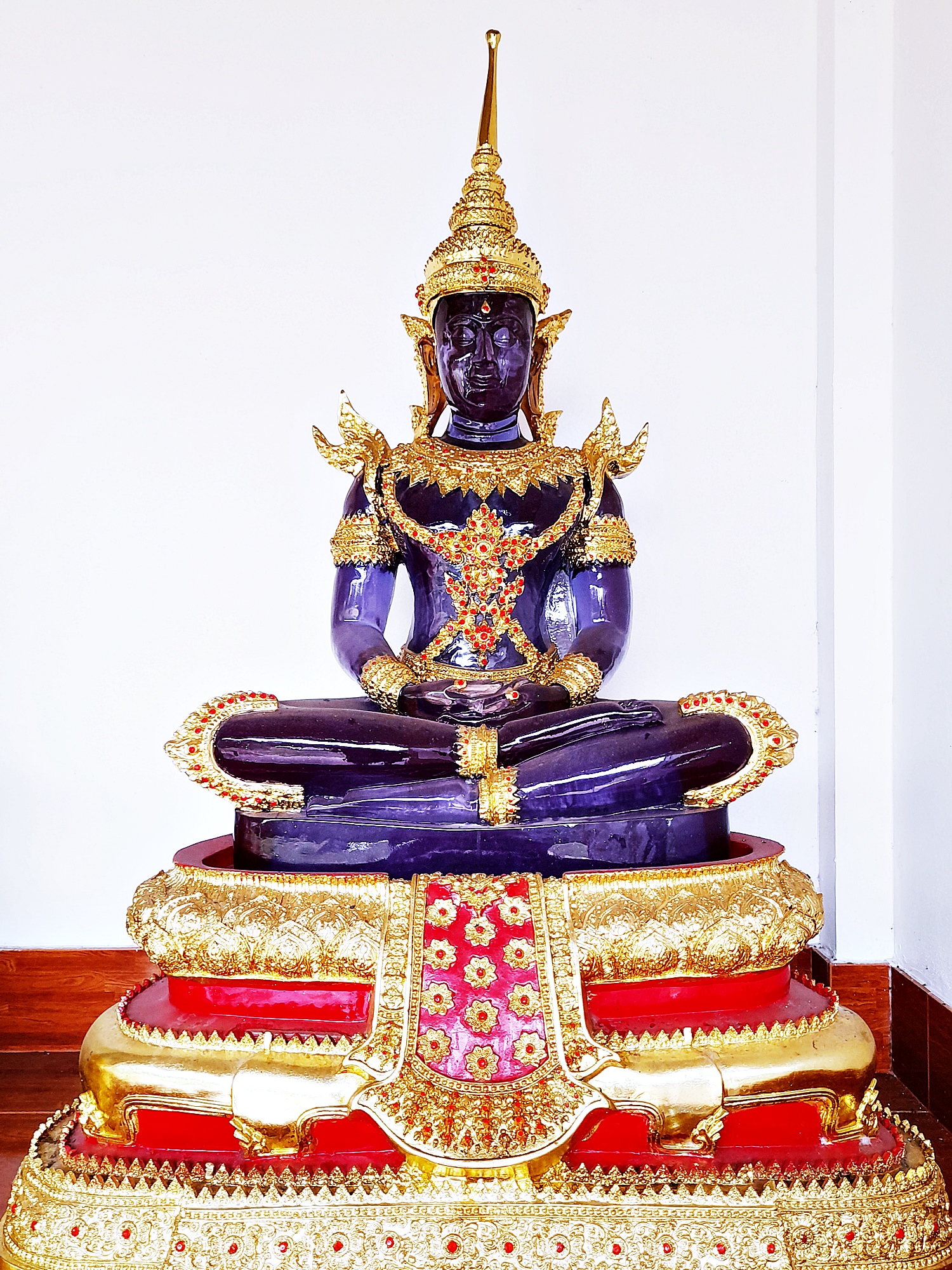 พระแก้วมรกต ปางพระจักรพรรดิ์ สีประจำวันเกิด7สี (ขนาดใหญ่) - (สีแดง สีเหลือง สีชมพู สีเขียว สีส้ม สีฟ้า สีม่วง)