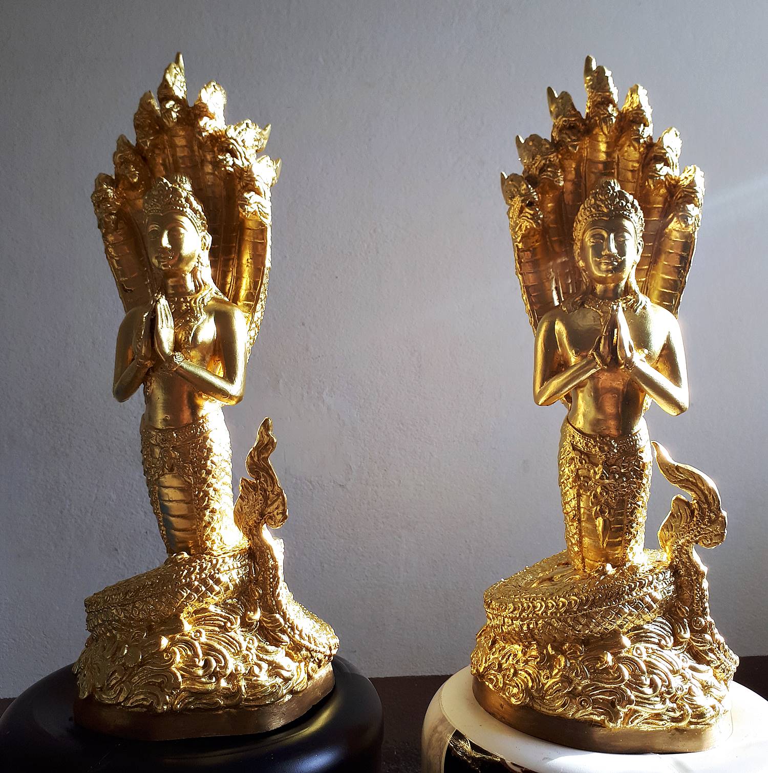 รูปหล่อ คู่ พญานาคราช ปางพรมมือ ปิดทอง (ท่านปู่นาคา-ศรีสุทโธ ท่านยานาคี-ศรีปทุมวัน) พญานาคปรก 7ตน 7เศียร โลหะทองเหลือง (ขนาดบูชา สูง15นิ้ว)