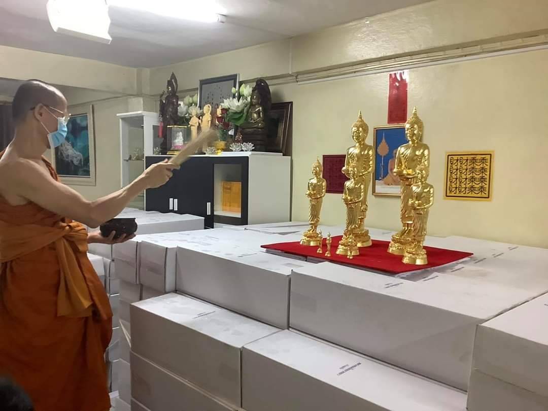 รูปหล่อ หลวงพ่อไหลมาเทมา เนื้อทองเหลือง สูง3นิ้ว ปิดทองแท้ ปี2563