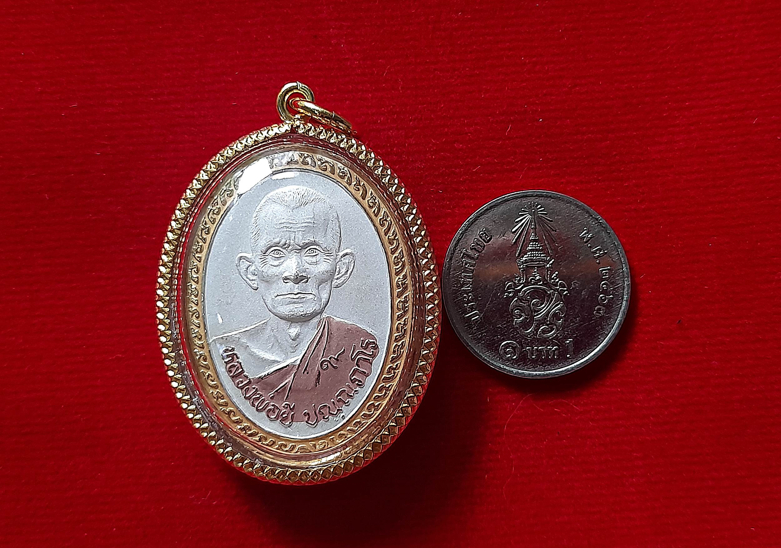 เหรียญ หลวงพ่อยี วัดดงตาก้อนทอง (ย้อนยุค) เนื้อสามกษัตริย์ - จัดสร้างโดย หลวงพ่อถาวร วัดปทุมวนาราม