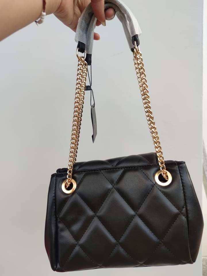 LYN กระเป๋าสะพายทรงหรูดูไฮ สายสะพายโซ่ (แอดไลน์ก่อนสั่งซื้อ)