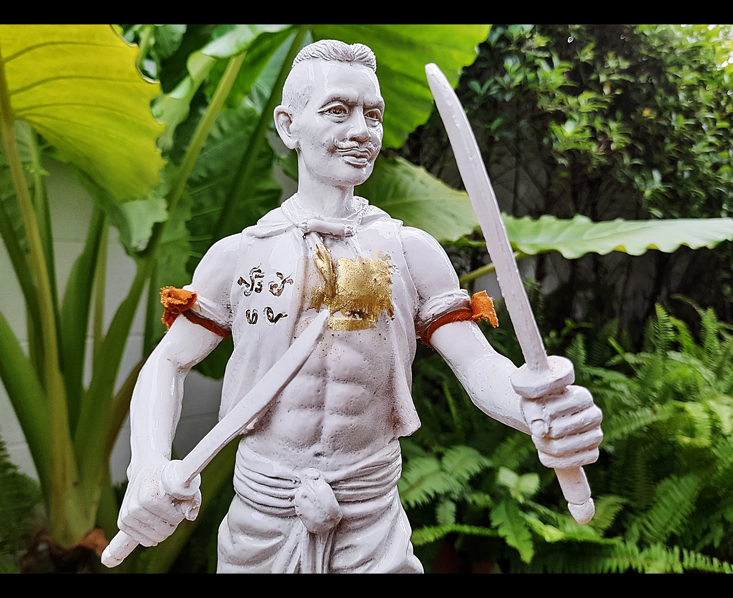 รูปหล่อ หุ่นพยนต์ขุนศึกพรหมมหาราช ปราบมาร (เชิญดวงจิตเทวดา ท่านปู่ขุนศึก ยุค นักรบไทย ของพระเจ้าพรหมมหาราช) เนื้อเรซิ่น สีขาว (ขนาดสูง14นิ้ว ฐาน3x5นิ้ว) (จัดสร้างเพียง99องค์) ปี2559 #รับประกันแท้ - หลวงพ่อหนุน วัดพุทธโมกข์