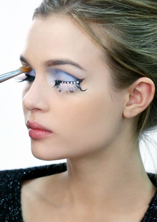 Shu Urmura Shupette Eye-Need-Shu Trio#01 พาเลตอายแชโดว์แต่งตาลุค Parisian Chic โทนสีฟ้าสวยหรู มี 3 เฉดสีในตลับให้เพิ่มมิติรอบดวงตาคู่สวยของคุณ