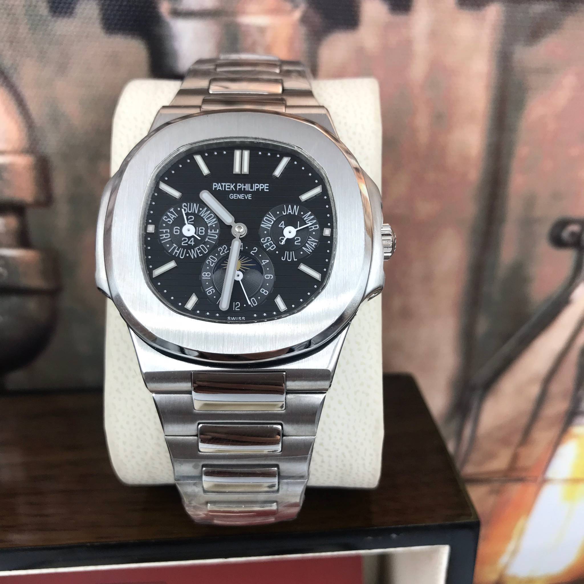 นาฬิกา Patek Philippe รุ่น Men's Nautilus Chronograph สีเงิน สายเลสสีเงิน หน้าปัดสีดำ
