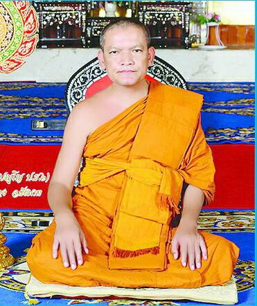 รูปหล่อ หลวงพ่อกวย วัดโฆสิตาราม ทำน้ำมนต์ (เข้าพิธีอฐิษฐานจิตปลุกเสก39พิธี) ฐานบรรจุมวลสารเก่าและ#เกศา#จีวร หลวงพ่อกวย (ขนาดห้อยคอ 1.5ซม) ปี2561 #รับประกันแท้