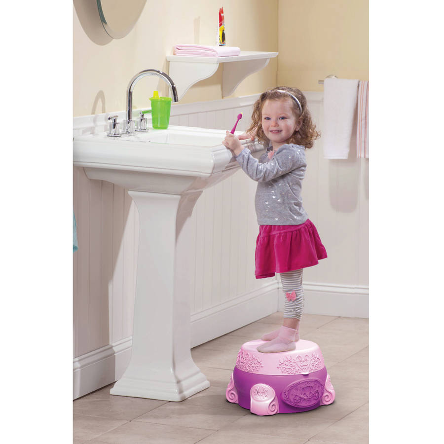 กระโถนฝึกขับถ่ายสำหรับเด็ก The First Years รุ่น 3-in-1 Celebration Potty System (Disney Princess Magic Sparkle)