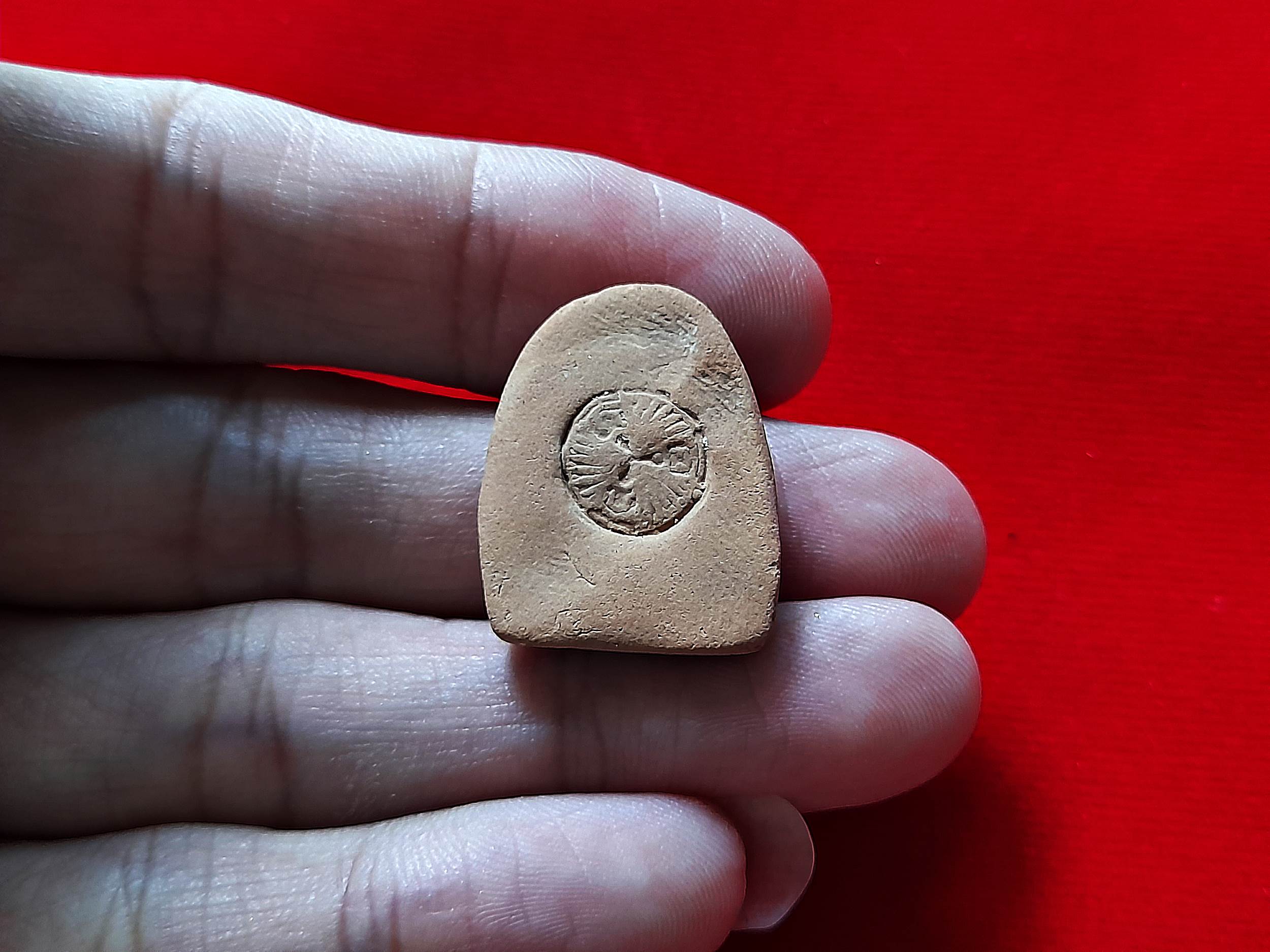 พระซุ้มกอ หลังปั้มโค็ด เนื้อดิน #รับประกันแท้และทัน - หลวงพ่อปี้ วัดด่านลานหอย จ.สุโขทัย