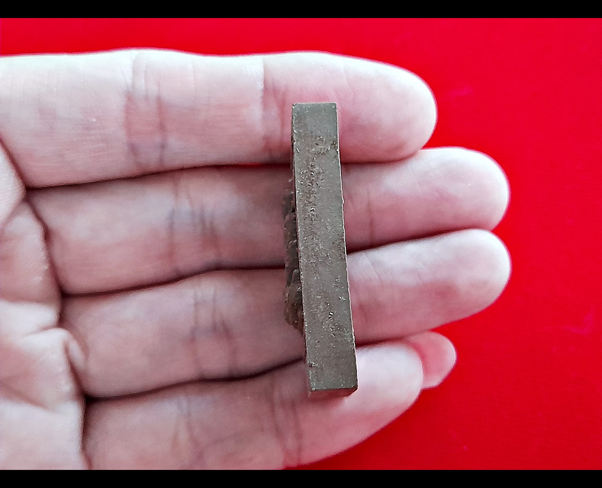 เหรียญพระผง หลวงพ่อกวย วัดโฆสิตาราม นั่งเต็มองค์หลังครึ่งองค์ เนื้อผงมวลสารเก่าพลอยเสกทันยุคหลวงพ่อกวย ปี2562 #รับประกันแท้ - #พิธีดีมากดวงจิตหลวงพ่อกวยมาเสกให้เอง