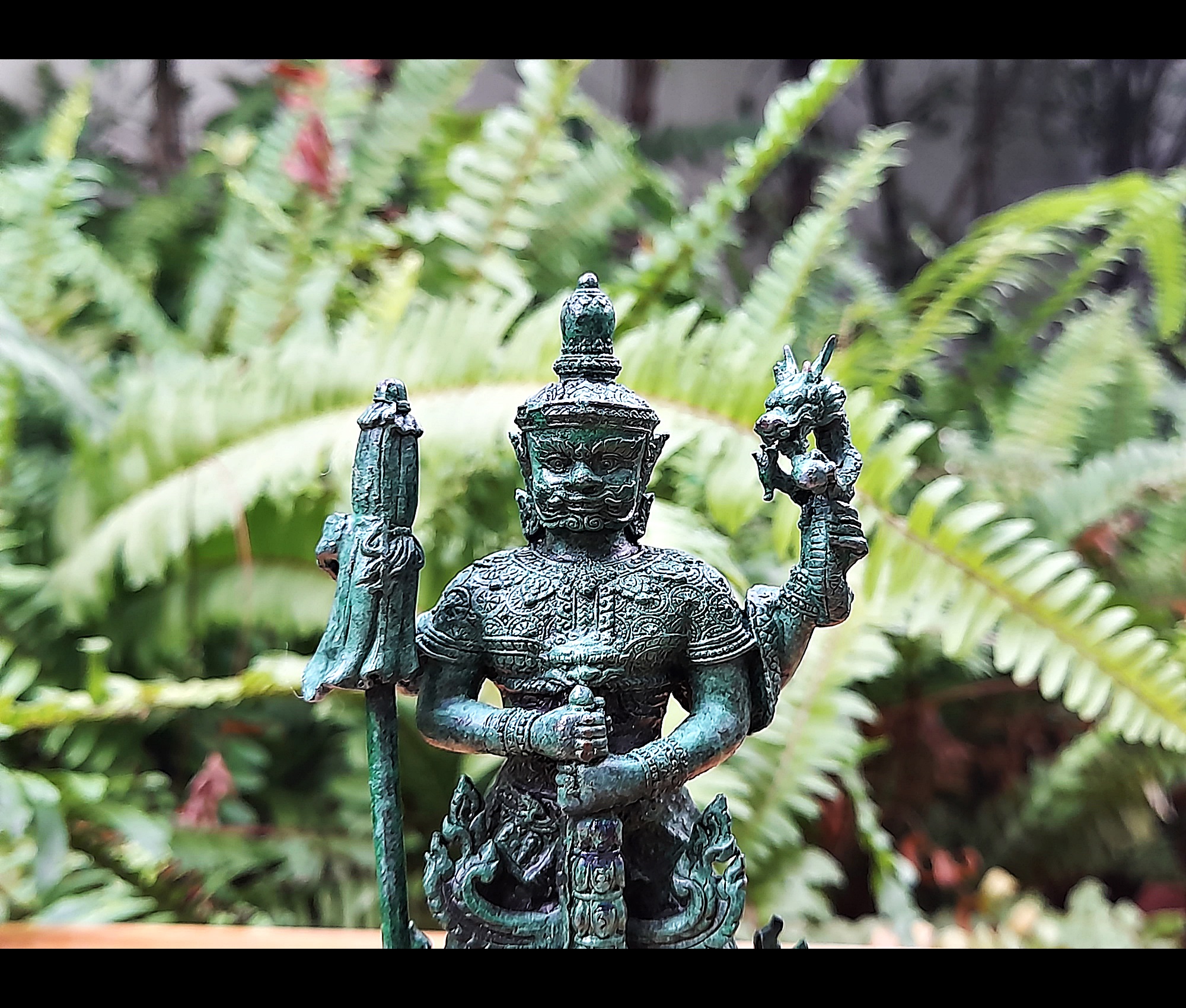 รูปหล่อ ท้าวเวสสุวรรณ 4กร (ร่ม ลูกแก้วมังกร ตะบอง) 3ขา เหรียบหีบสมบัติ คุมทรัพย์ เนื้อทองเหลือง สีเขียวเหนียวทรัพย์ ปี2555 #รับประกันแท้