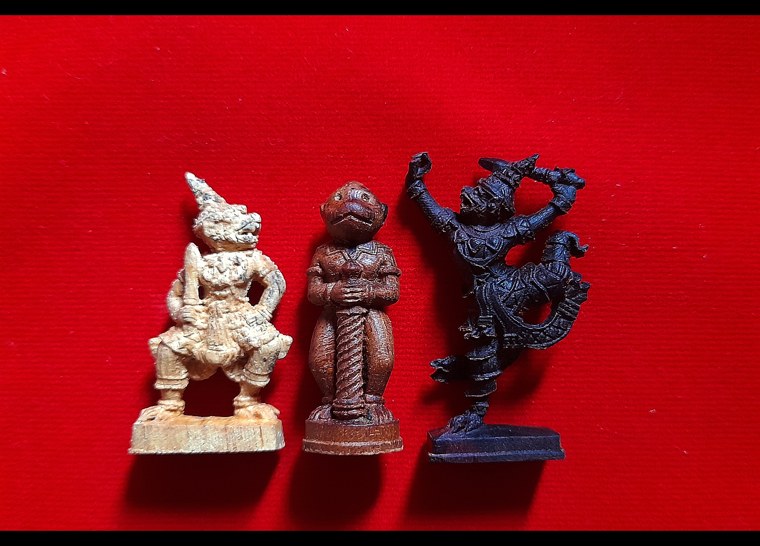 ชุดเครื่องราง เทพพญาวานร ที่มีฤทธิ์เยอะ (#พญาพาลี เนื้อไม้ขนุนฟ้าผ่า #สุครีพหักฉัตร เนื้อไม้พะยูง #องคต เนื้อไม้ขนุนฟ้าผ่า(ฐานบรรจุมวลสาร ผงคชสาร หลวงพ่อดิ่ง วัดบางวัว - ลูกอมหลวงพ่อพริ้ง วัดบางปะกอก) ) ปี2564 #รับประกันแท้ - หลวงพ่อบ๊ะ วัดโพธิ์ลังกา ปลุก