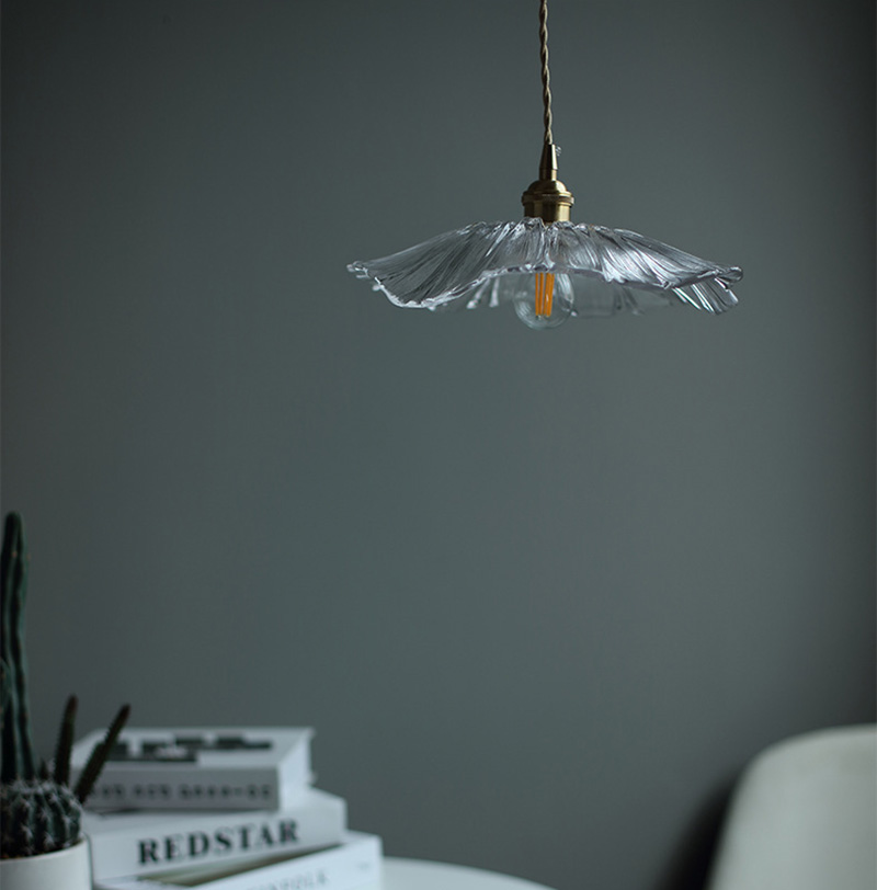 โคมไฟห้อยเพดานแก้วทรงดอกชบา หัวจับสีทองเหลือง กว้าง 28cm [WS-000034]