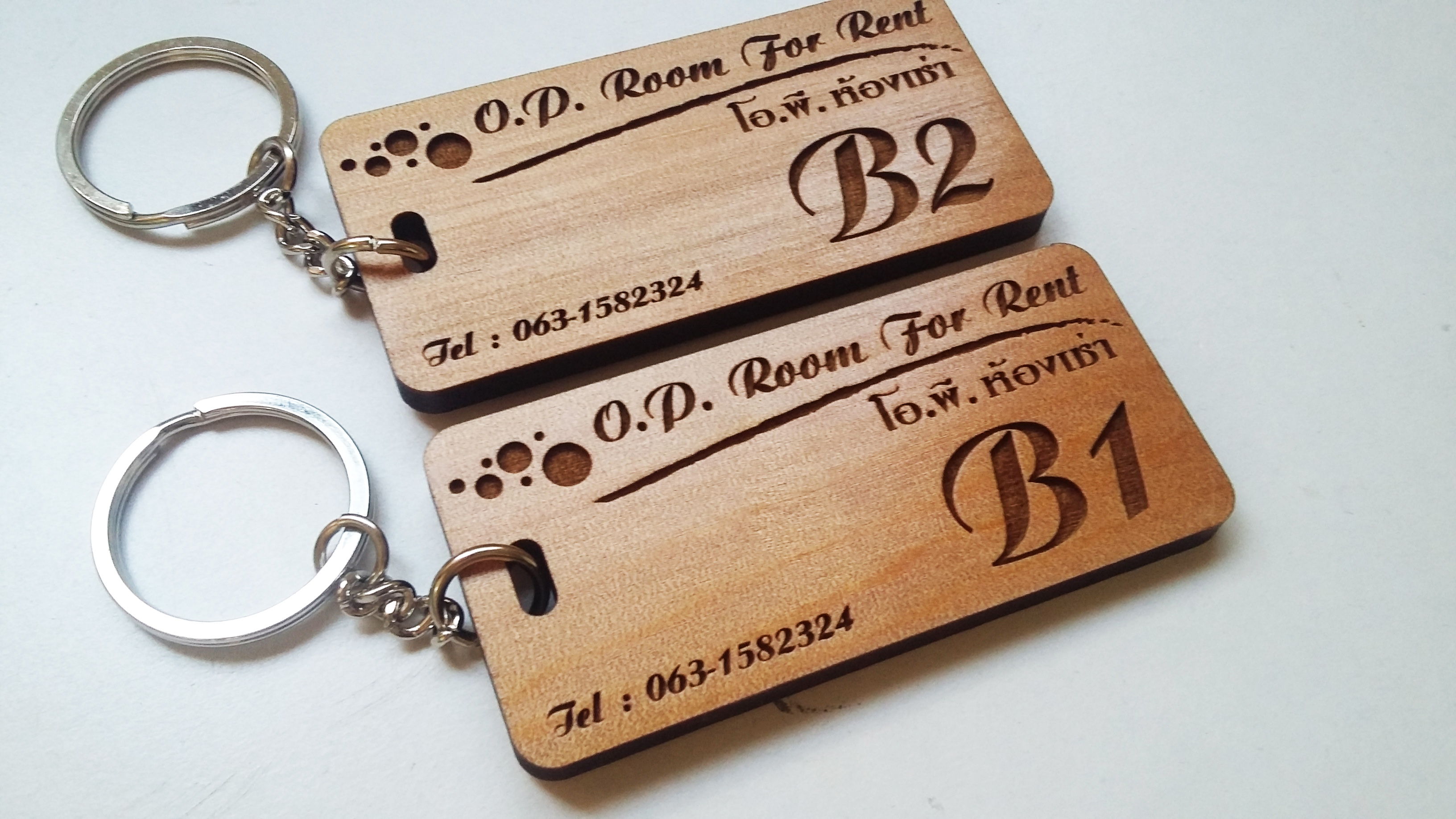 พวงกุญแจไม้ พวงกุญแจห้องพัก - O.P. Room For Rent Pattaya