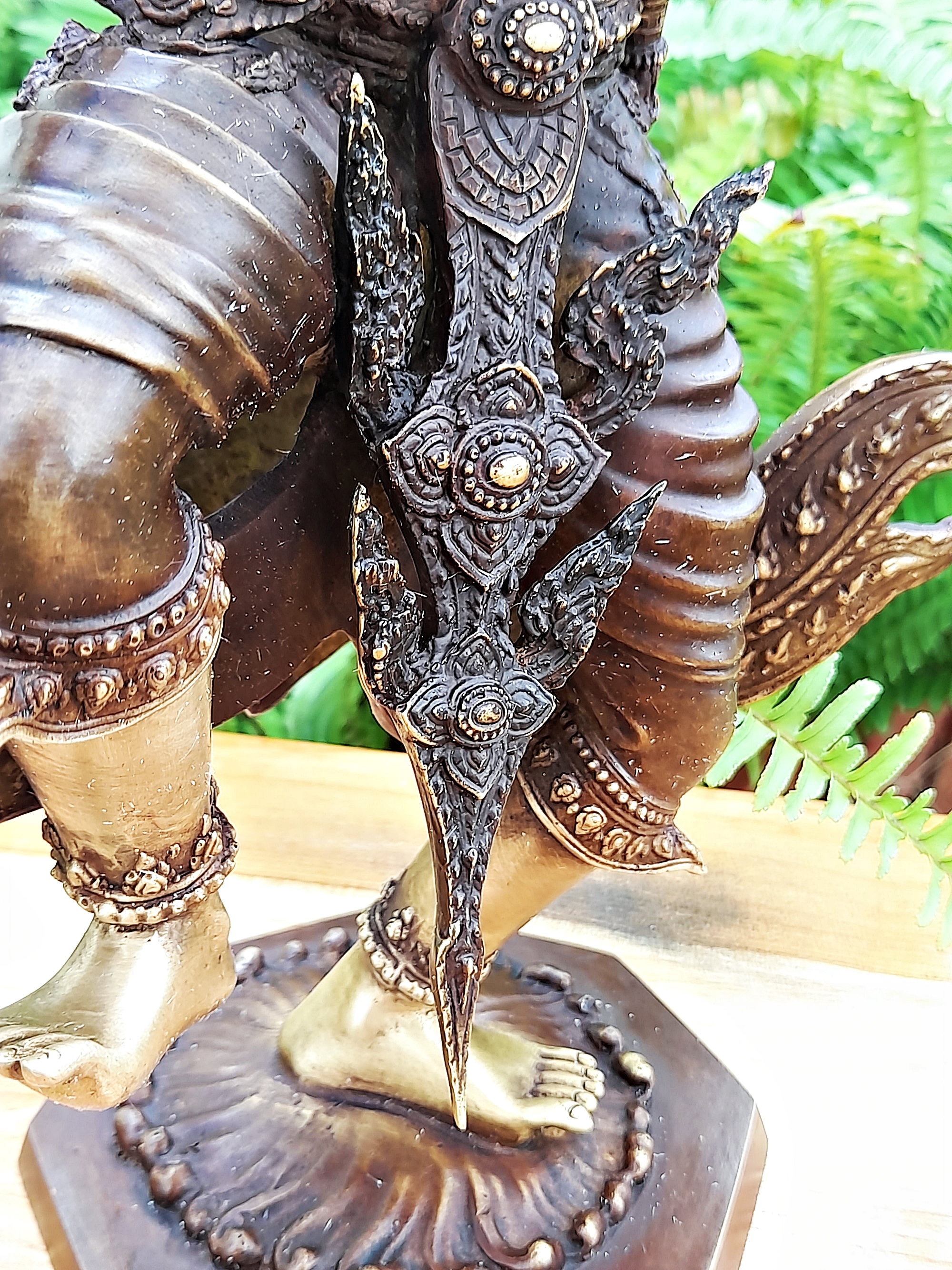 รูปหล่อ พระลักษณ์ หน้าทอง(สวมมงกุฎชฎา ถืออาวุธคู่กาย คันศรธนู พญานาค เหน็บพระขรรค์) ปางเทวดาทรงเครื่องยศชุดไทย เนื้อทองเหลือง งานระเอียด (องค์ใหญ่ขนาดตั้งบูชา สูง16นิ้ว) #เข้าพิธีบวงสรวงปลุกเสก แล้ว ปี2564 #รับประกันแท้