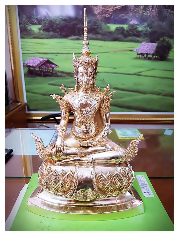 รูปหล่อ พระพุทธรูป ปางพระจักรพรรดิ เนื้อโลหะทองเหลือง ปัดขัดเงา (หน้าตัก 9นิ้ว)