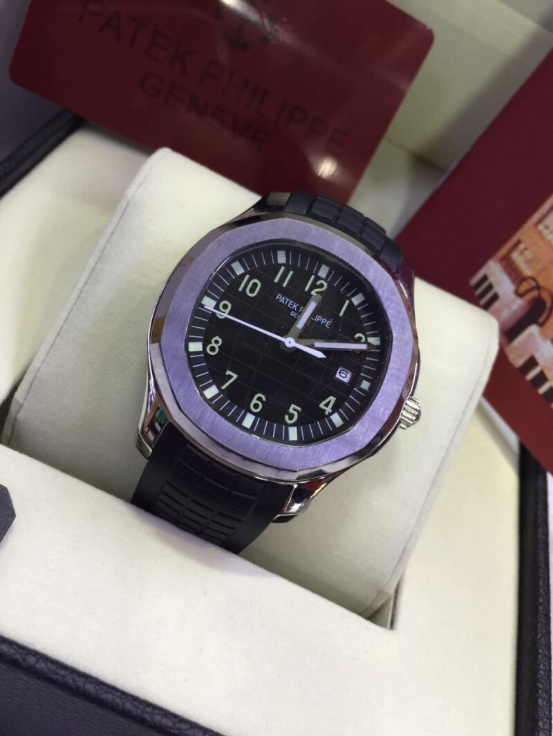 นาฬิกา Patek Philippe รุ่น Aquanaut สีเงิน สายยางสีดำ หน้าปัดสีดำ King Size สวยในสไตล์คุณ