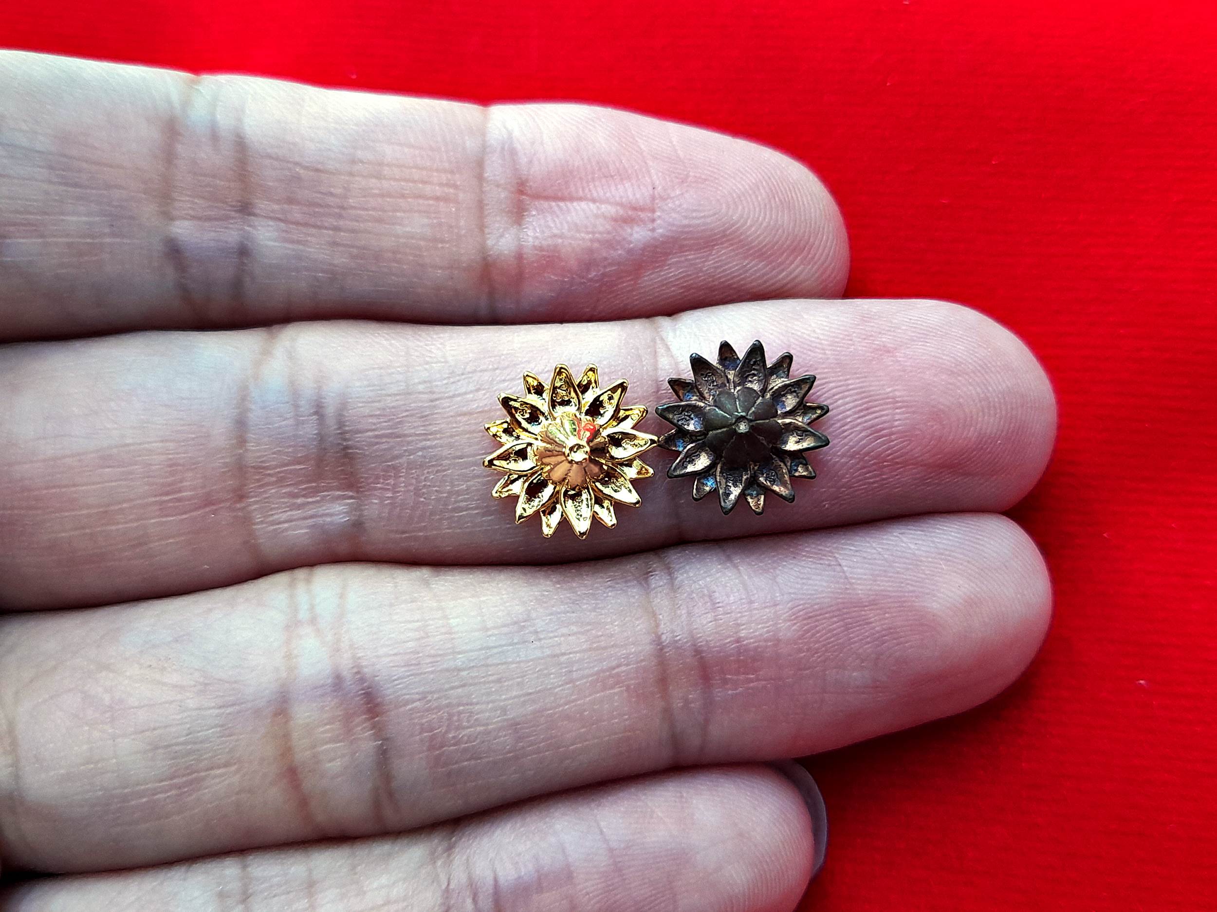 ดอกพิกุล พรอมรินทร์ (ดอกไม้สวรรค์ในสวนของพระอินทร์) เนื้อนวะโลหะ+เนื้อทองเหลือง(ปรอทอนันตะลุงคำ(ปรอทสำเร็จ)) #รับประกันแท้ - พระอาจารย์ชลเทพ(พระอาจารย์เอราวัณ)