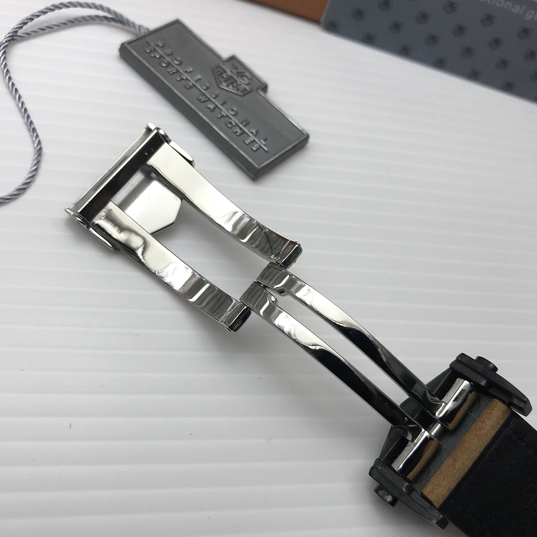 นาฬิกา Tag Heuer Carrera Calibre 16 Day - Date Chronograph Black Titanium - Automatic สายหนังหน้าดำเข็มขาว