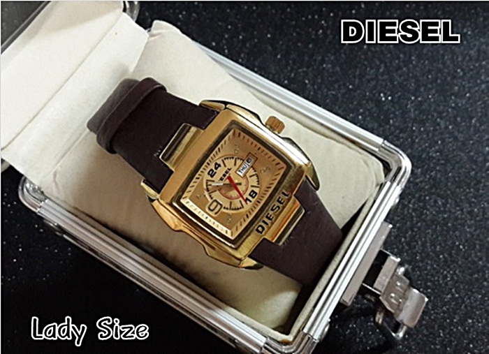 นาฬิกา แฟชั่น Diesel สีทอง สายหนังสีดำ หน้าปัดสีทอง