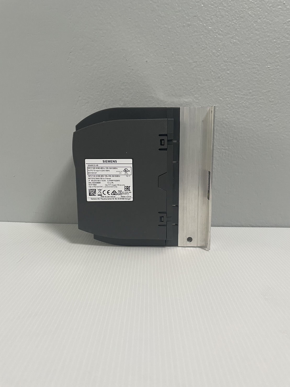 SIEMENS SINAMICS V20 Model:6SL3210-5BE17-5UV0 0.75kw 3Ac 400V