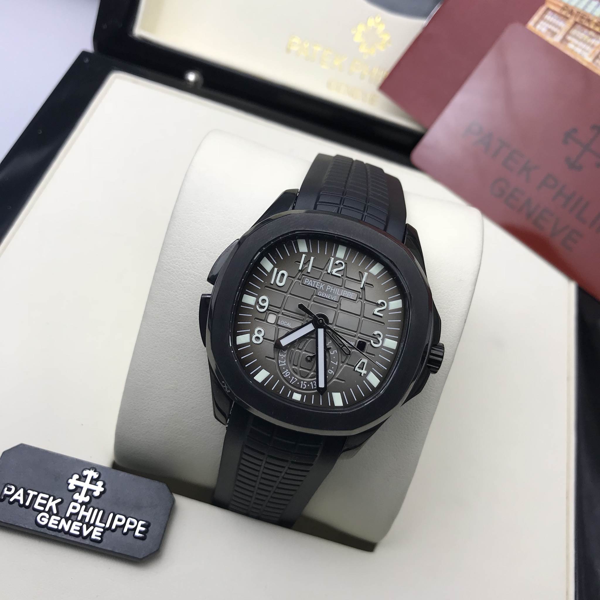 นาฬิกา Patek Philippe Aquanaut Travel Time Reference 5164R เซรามิกดำ Mirror Swiss