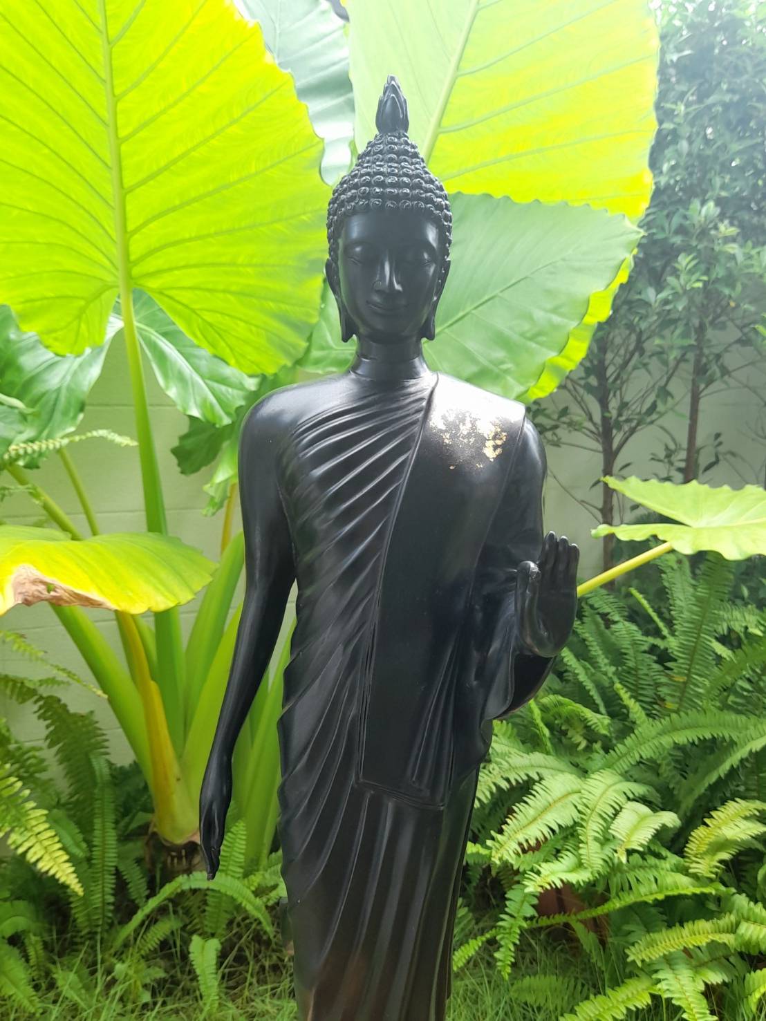 รูปหล่อ พระพุทธลีลาประทานพร (พระพุทธเจ้า ปาง #ลีลา #ประทานพร) (พระพุทธ25พุทธศตวรรษ) เนื้อทองเหลือง (พระบูชาขนาดตั้งบูชา ขนาดใหญ่ สูง27นิ้ว ฐาน7นิ้ว) ปี2525 - (หน้าฐานประดับตรา เหรียญ ภปร. ระบุปี2525 ตอกเลขโค็ดความสูงของพระ เลขประจำองค์พระ ที่หลังฐาน)