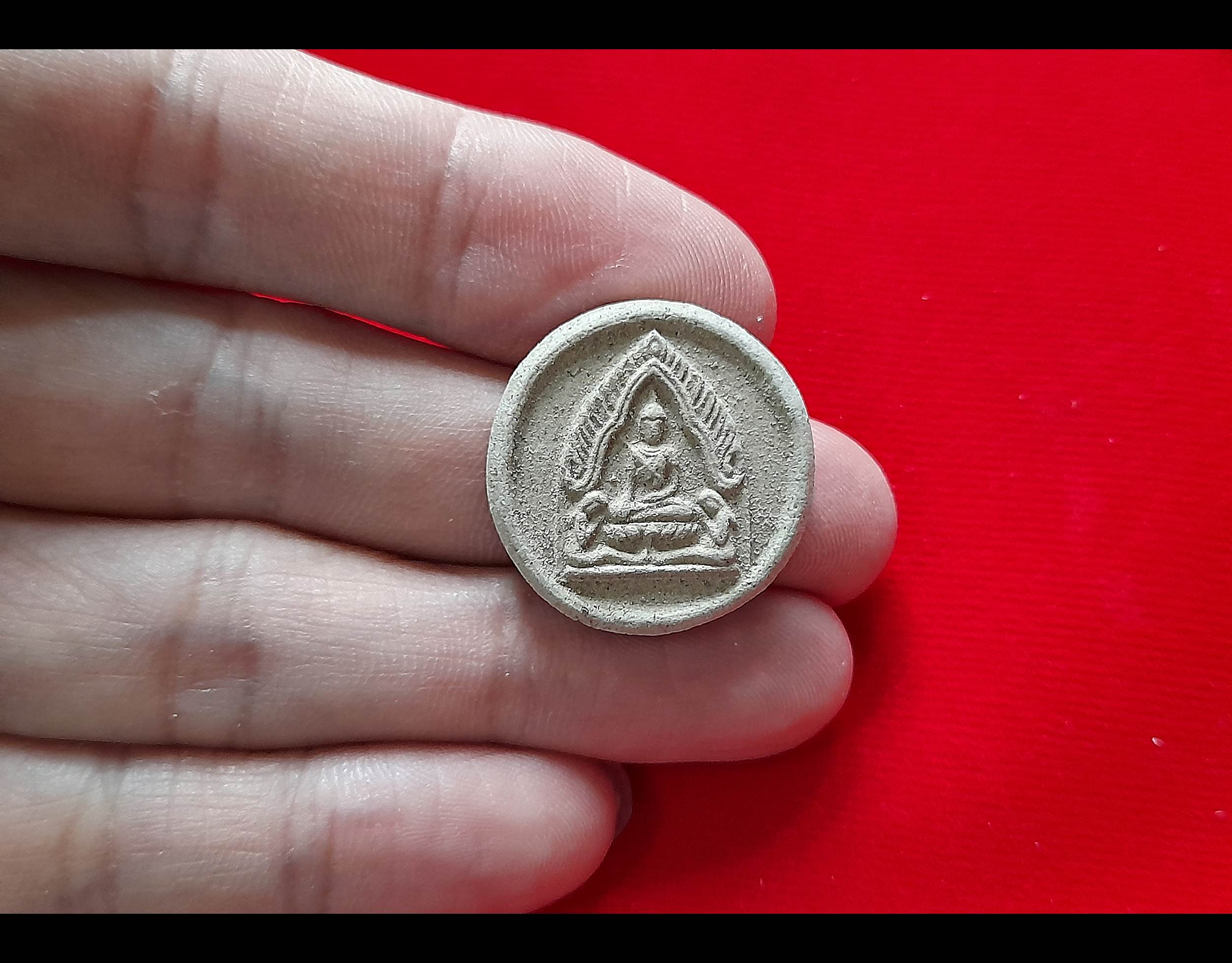 ขุนแผน สะกดทัพ #พิมพ์กลม หลัง ยันต์นะพรชัย (พุทธคุณ สะกดอาถรรพ์ สะกดสิ่งไม่ดี+เมตตา เจรจา ค้าขาย แคล้วคลาด) เนื้อผง ปี2542 (ทิ้งทวน รุ่นสุดท้าย รวมมวลสาร ตลอดยุค) #รับประกันแท้และทัน - หลวงพ่อยงยุทธ วัดเขาไม้แดง จ.ชลบุรี