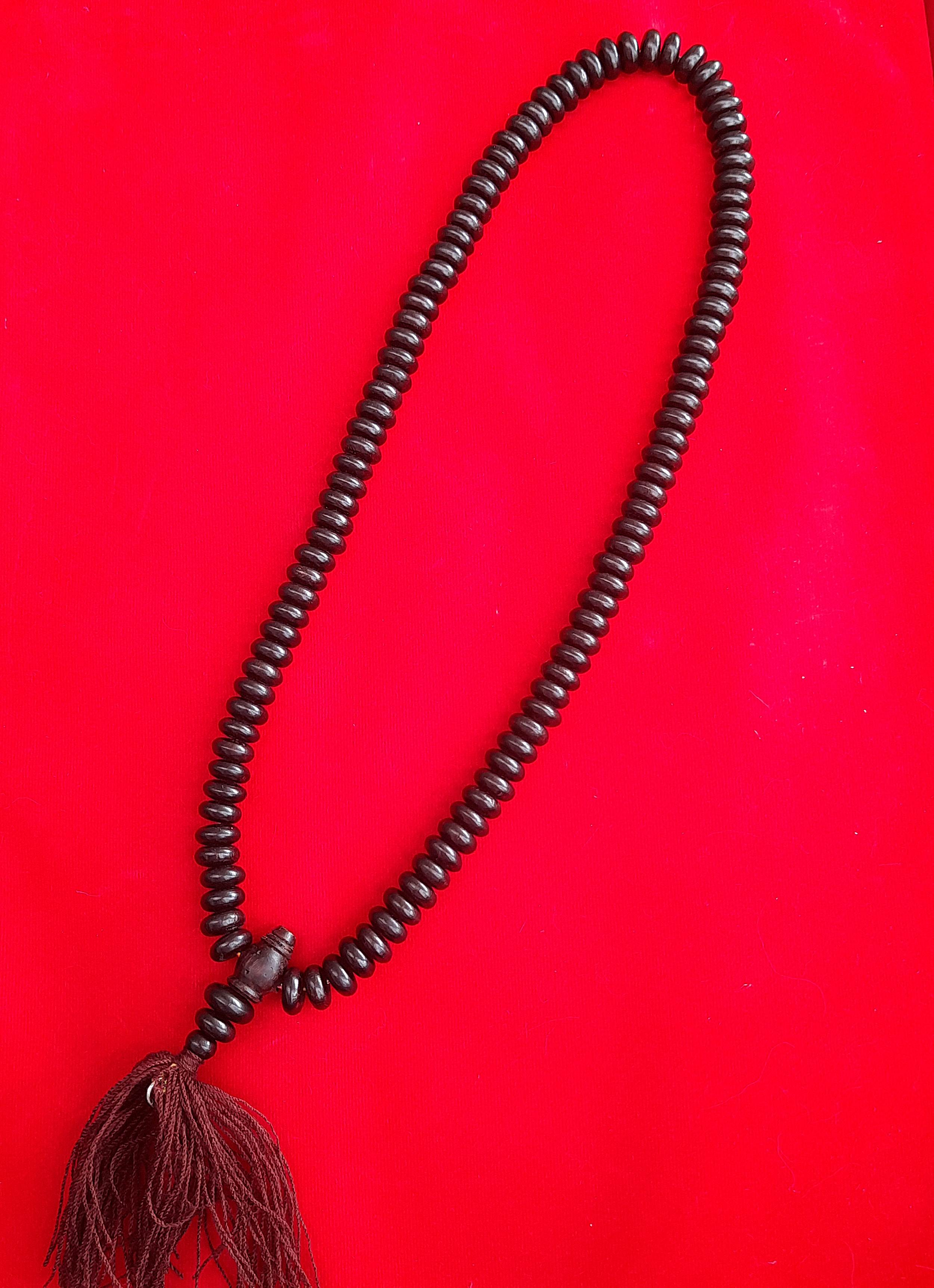 ประคำ 108 เม็ด (เม็ดวงรี) เนื้อแก่นไม้มะขามโปร่งฟ้า ยืนต้นตายพราย (ตายเองโดยแบบธรรมชาติ อายุ ไม่ต่ำกว่า300ปี) #รับประกันแท้ #รับประกันแท้