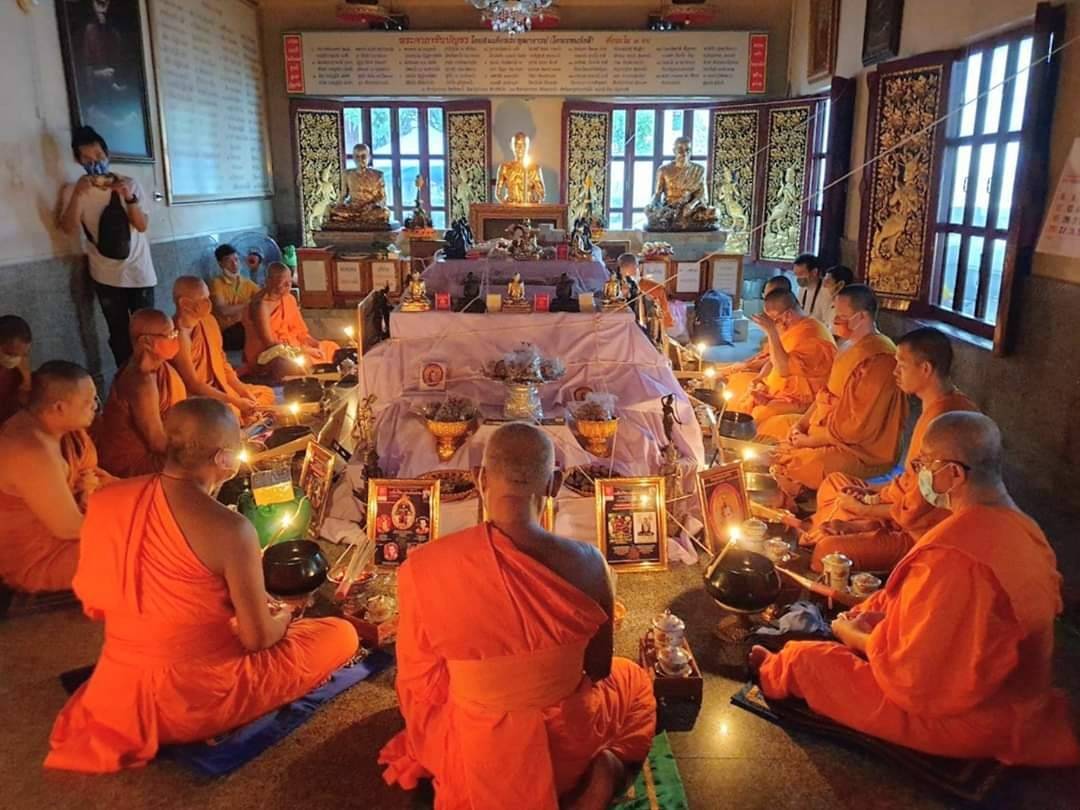 พระสมเด็จ พระแหวกม่าน พลิกชีวิตกลับดวงชะตา (หลังยันต์มงกุฎพระพุทธเจ้า ยันต์ครู ยันต์ดวงแก้วพระสีวลี) ปี2563 (จัดสร้าง888องค์) - หลวงพ่อกวย วัดโฆสิตาราม - (ปลุกเสก วัดระฆังโฆสิตาราม) #รับประกันแท้