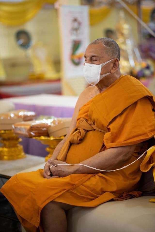 กุมารแห่งความสำเร็จ - กุมารจีน (ใส่ชุดเอี๊ยมจีน ซ้ายถือทอง ขวาถือลูกท้อ ใส่กำไล) เนื้อทองเหลือง(#ชนวน) ชุบทอง ฐานบรรจุมวลสาร ปี2564 #รับประกันแท้