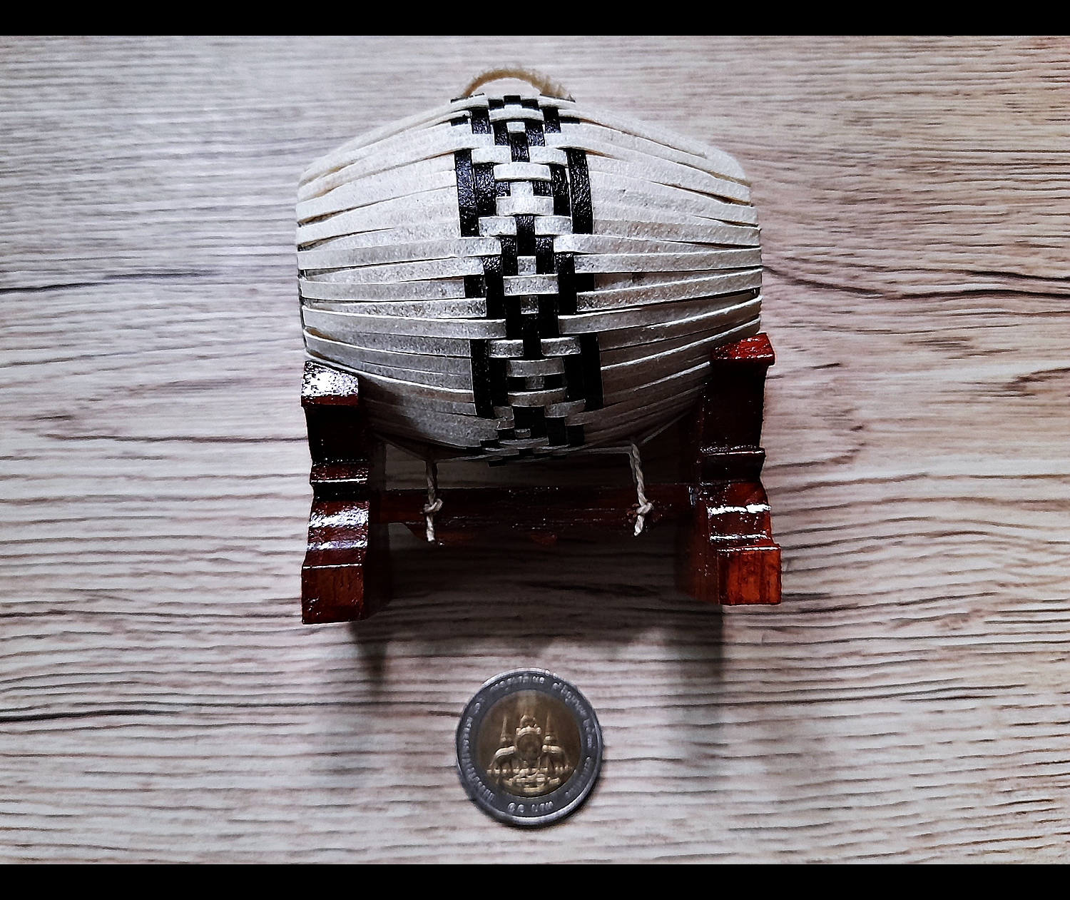 ตะโพน(เล็ก) (ชื่อเสียงโด่งดัง มหาลาภเมตตาเสหน่ห์) - (งานแฮนเมด ทำมือ วัสดุจากหนังวัวแท้ ฐานไม้สักทอง) (ขนาดตั้งบูชา เล็ก) รุ่น2 - (พิธี เสาร์๕)ปี2563