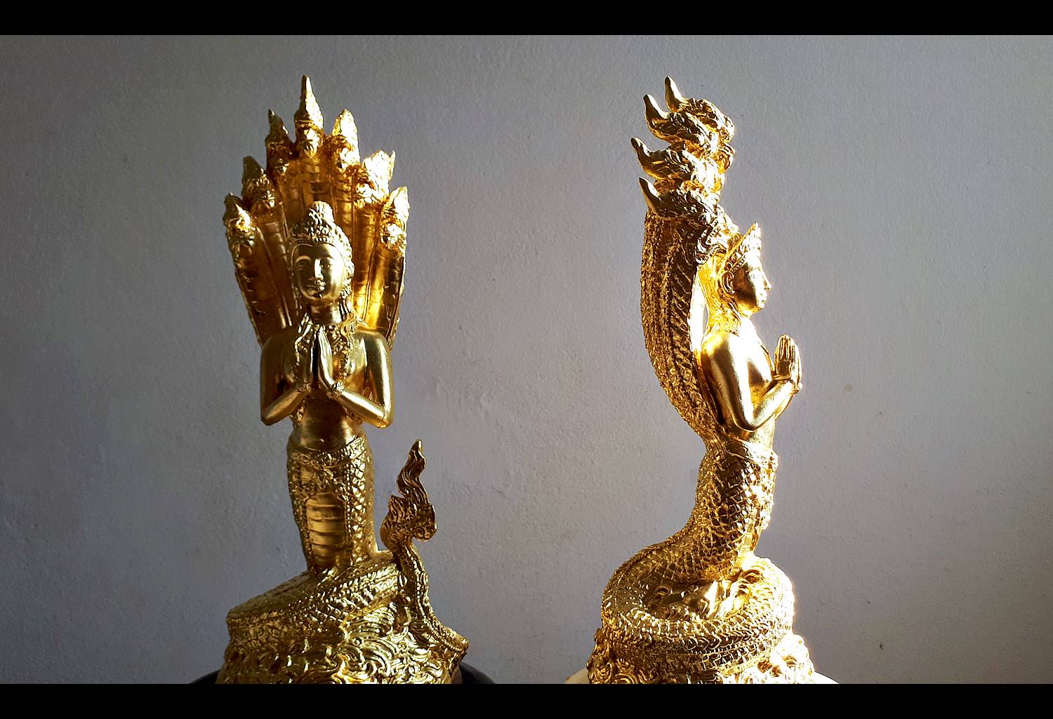 รูปหล่อ คู่ พญานาคราช ปางพรมมือ ปิดทอง (ท่านปู่นาคา-ศรีสุทโธ ท่านยานาคี-ศรีปทุมวัน) พญานาคปรก 7ตน 7เศียร โลหะทองเหลือง (ขนาดบูชา สูง15นิ้ว)