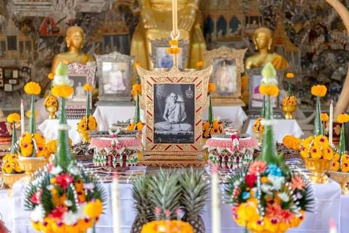 พระกริ่ง หลวงพ่อกวย ชุตินฺธโร (ฉายา "ชุ-ติน-ธะ-โร" ของ หลวงพ่อกวย แปลว่าผู้ทรงไว้ซึ่งความรุ่งเรือง ) รุ่นแรก เนื้อทองลำอู่+เนื้อชนวน (ชุดกรรมการ) ปี2565 #รับประกันแท้ - หลวงพ่อกวย วัดโฆสิตาราม