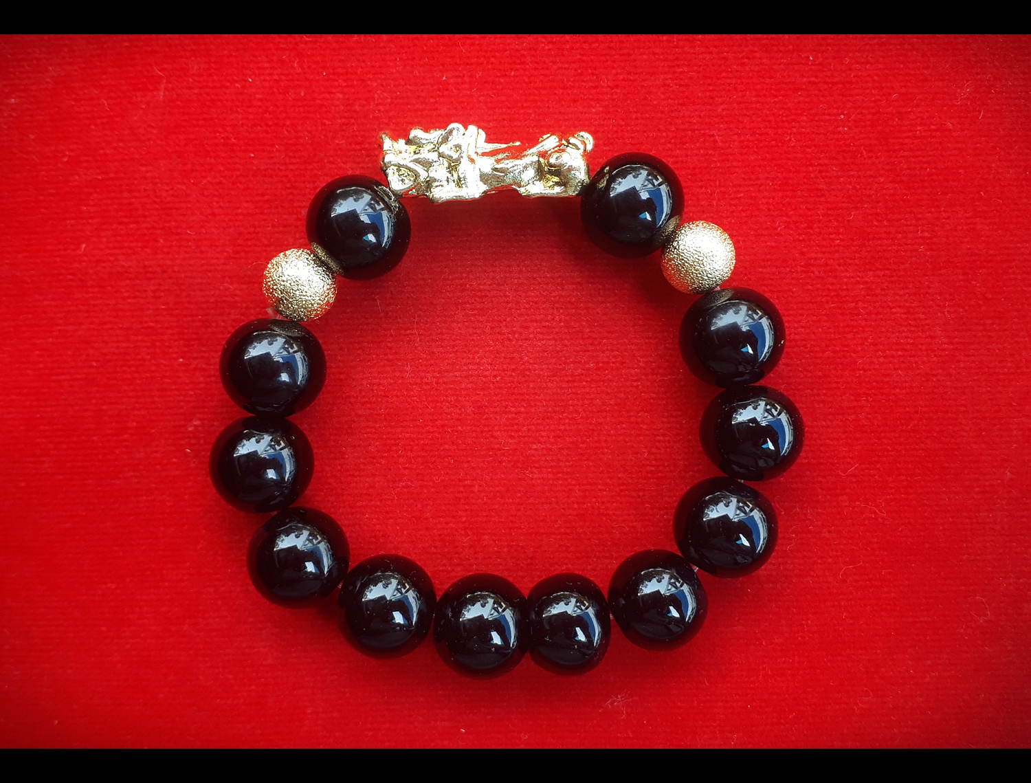 สร้อยข้อมือ ปี่เซียะ (ผีซิว) (Pi Xiu) หัวโลหะชุบทอง หินดำ 14มิล (ขายปลีก ขายส่ง)