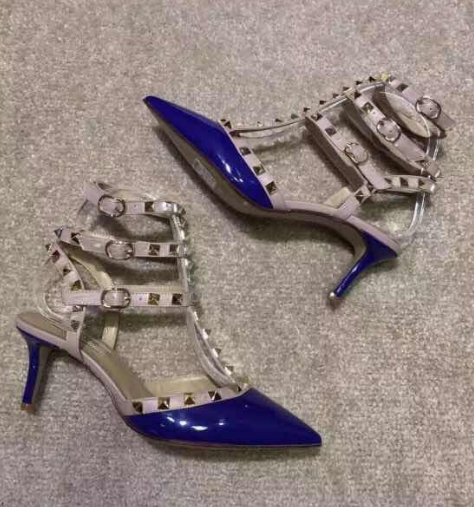 รองเท้า valen rockstud ankle strap รุ่นใหม่ สีน้ำเงิน สอบถามไซส์ได้ค่ะสต็อคของเปลี่ยนตลอด